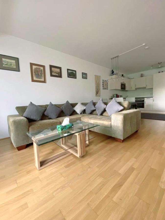 Apartment Near Lake Two Bedroom Wien